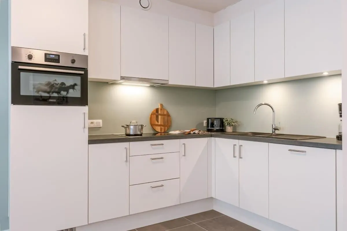 Huswell - Modern Apartment For Up To Five People Ostende